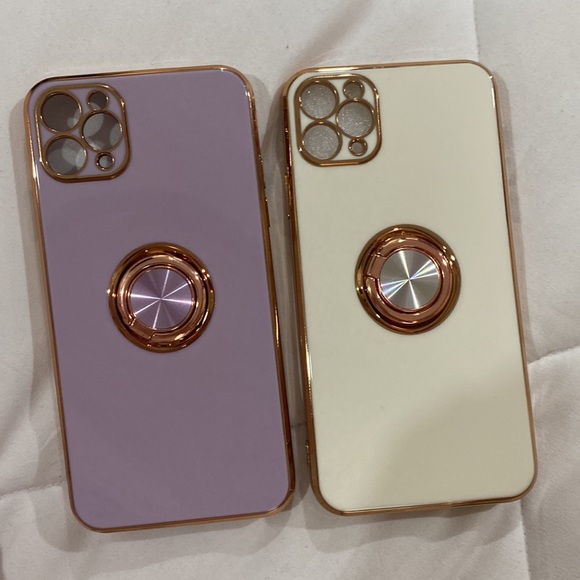 11 max pro iPhone cases and a battery charger bundle - Picture 9 of 10